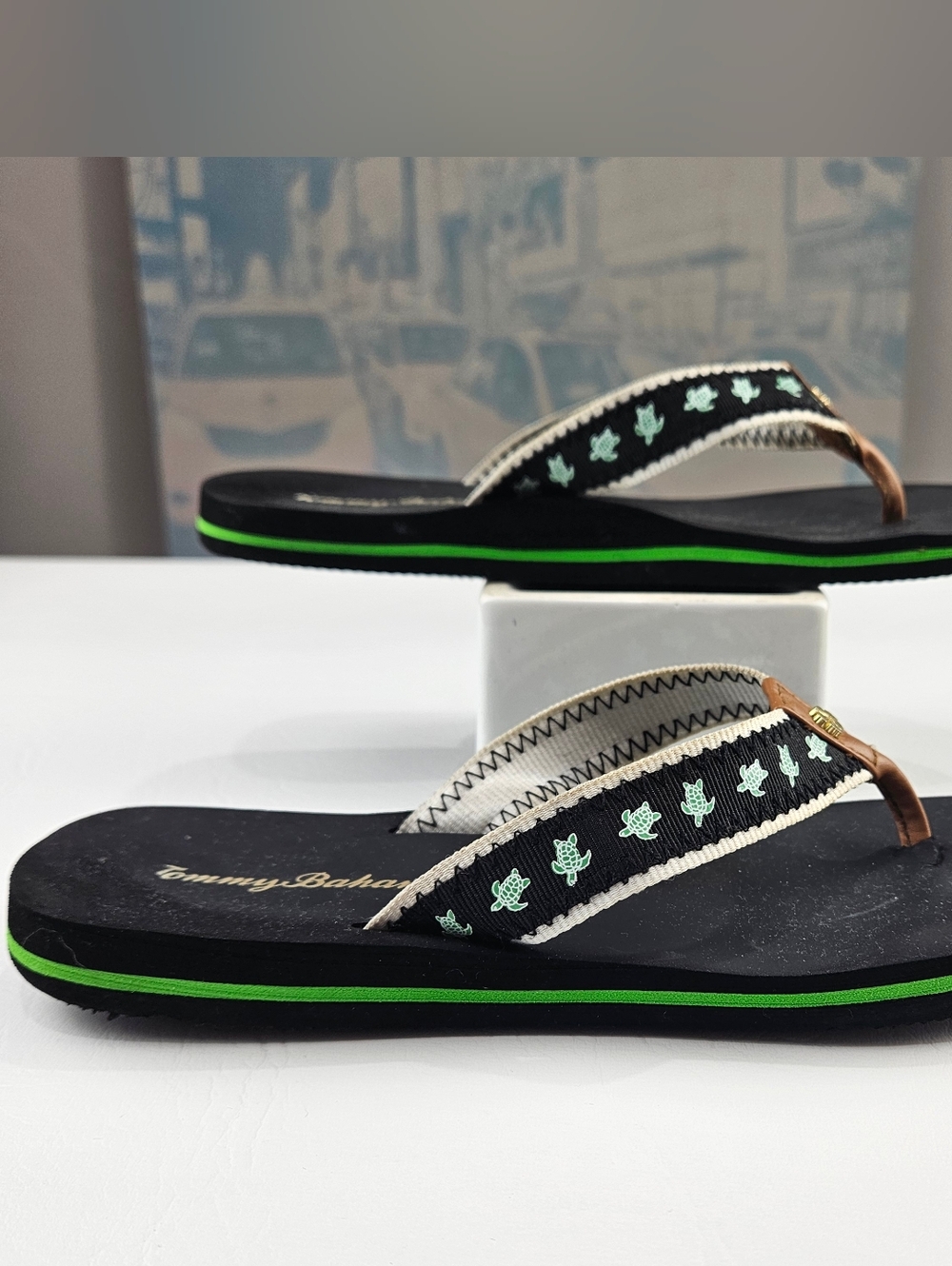 Womens Sz 8 - Tommy Bahama Flip Flops Black Turtle Print Thong Sandals Casual